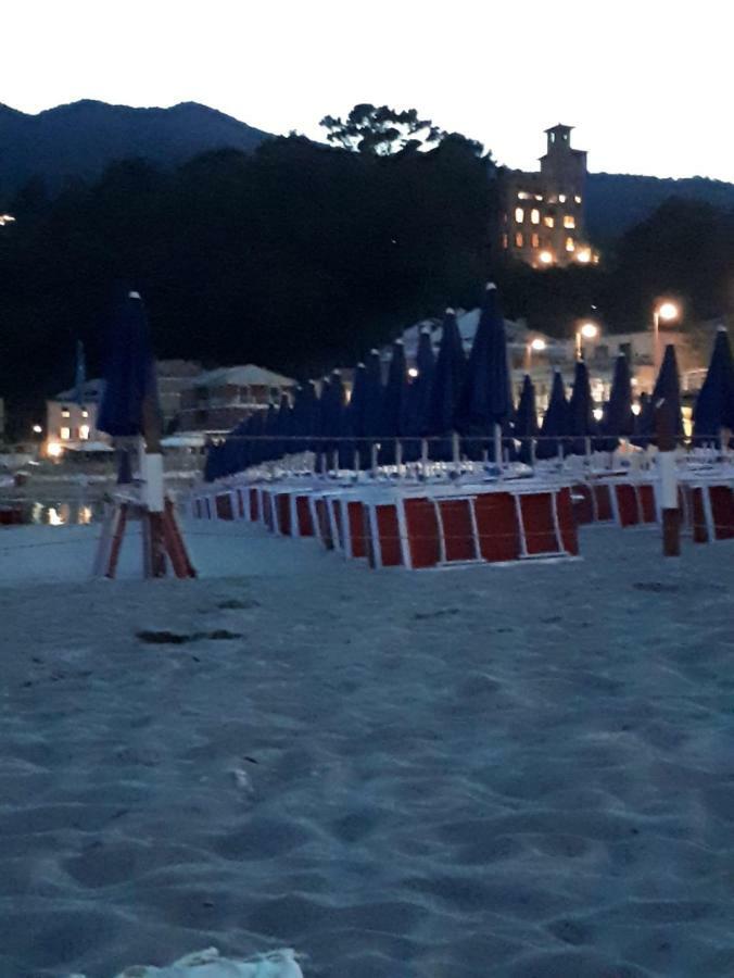 Appartamento Terrazza Vista Mare Mozzafiato 모네글리아 외부 사진